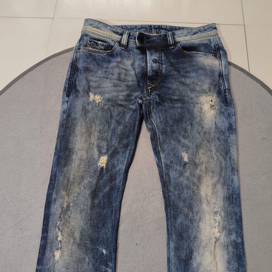 Diesel Viker-R-Box jeans (Category: Jeans) located in Calatrava. Submitted by ermitany0 (Listing ID 1459836001, Image 3). Description: Diesel Viker -R- Box jeans size: 28 on tag ( 32 actual size ) Length: 42" Hem: 7" Front rise: 10" thigh: 10.75" issue: minor repaired stitching sa patch ( posted ) please check photos for more details ✅ color may vary due to lighting ✅ location: negros Occidental PM if interested 📩 📩 📩 📩.