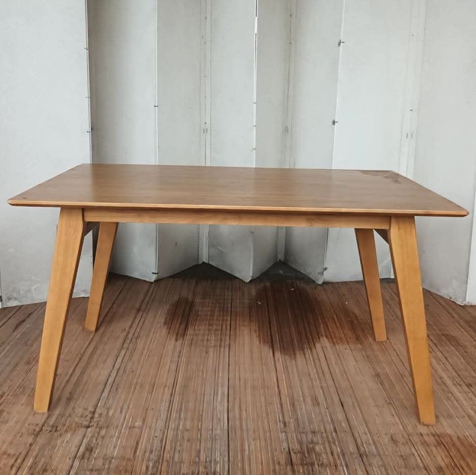 Dining Table (Category: Tables & Sets) located in Meycauayan. Submitted by marygracecasimiro (Listing ID 1459704801, Image 3). Description: Finlandia Dining Table 4-6 Seater L53 x W32 x H29.5 Price: 9,200♥️.