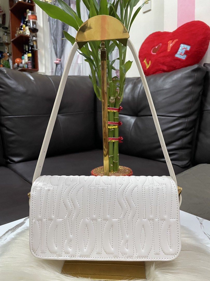 Dior (Category: Luxury Bags & Wallets) located in Mandaue City. Submitted by ludz_0246 (Listing ID 1459838947, Image 2). Description: Gold Hardware Code Etekita Logo With 2 Strap Dustabag In creamy white 22cm Good as new .