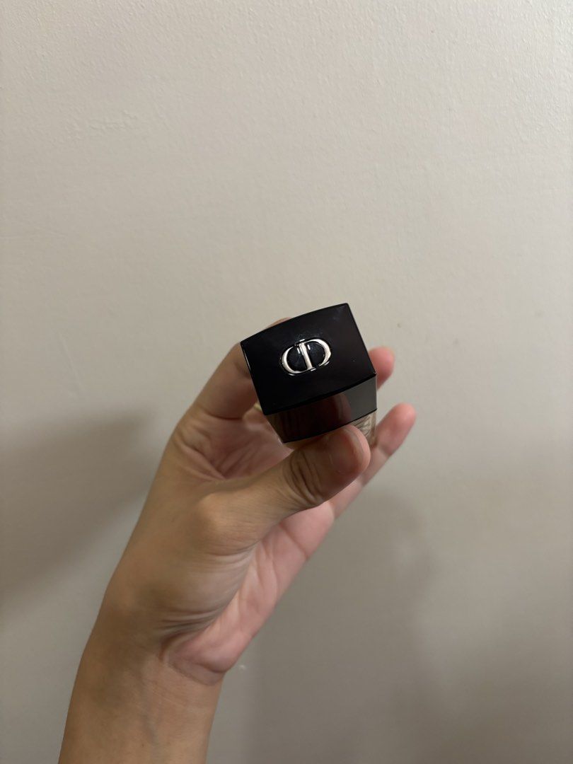Dior Forever Skin Glow Foundation 30ml (Category: Makeup) located in Cebu City. Submitted by mariestars (Listing ID 1459785344, Image 2). Description: ORIGINAL - Dior Forever Skin Glow foundation -shade 2N - Shade: 30ml - 1 Fl Oz - Achieve a natural, radiant finish - Reason for selling: Incorrect shade match - Shake well before use With BOX and paperbag.