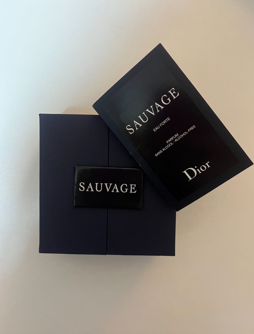 Dior Sauvage Eau de Parfum & Shower Gel Set (Category: Fragrance & Deodorants) located in Makati City. Submitted by neila4vens (Listing ID 1459825289, Image 2). Description: - Authentic Dior Sauvage Gift Set - Includes 10ml Eau de Parfum - Includes 20ml Shower Gel - Comes with a sample of Sauvage Eau Forte .