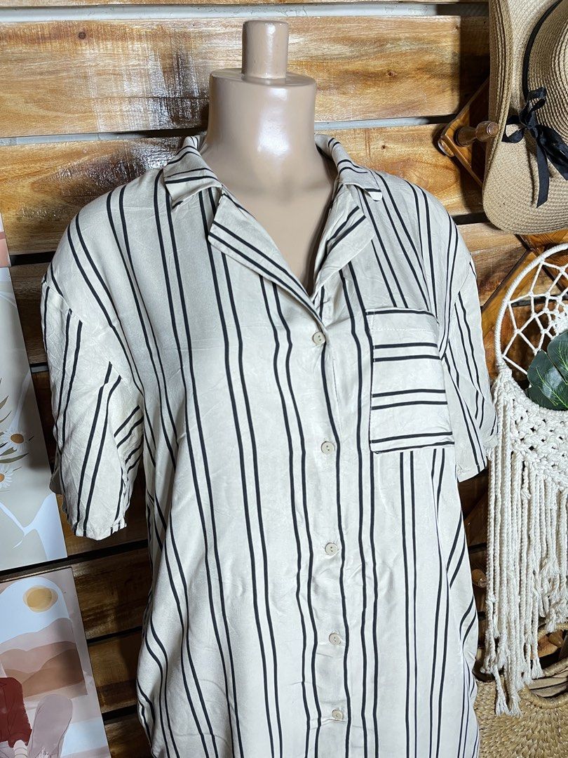 DIVIÐED H&M (Category: Dresses) located in Pagadian. Submitted by angelcanzado (Listing ID 1459841634, Image 3). Description: DIVIÐED H&M Buttons Down Nude Dress Excellent Condition Complete Tags Comfy kaau og cloth bugnawon with pockets both side Medium.