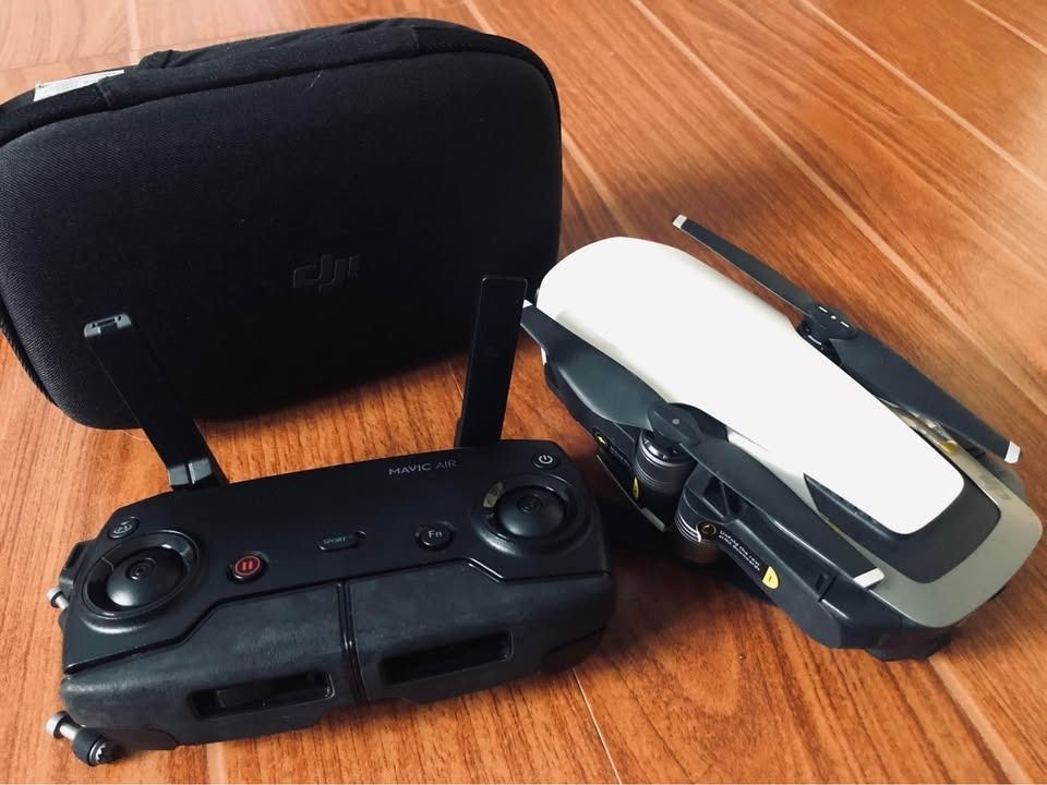 DJI Mavic Air Drone - Complete Set (Category: Drones) located in Manila. Submitted by goldeyes9 (Listing ID 1459744231, Image 2). Description: DJI MAVIC AIR - used only for not more than 2 hrs flight only. Good as new. Please CALL if interested. o9l5 o66 8l59 - DJI Mavic Air drone - Includes controller and charging adapter - Comes with a protective carrying case - Propellers attached, ready for flight - Perfect for aerial photography and videogra