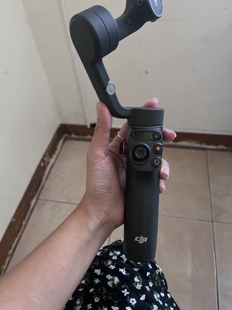 DJI Osmo gimbal (Category: Gimbals & Stabilizers ) located in Valenzuela. Submitted by phearlzstorm (Listing ID 1459703309, Image 2). Description: - missing yung Genuine DJI OM Magnetic Phone Clamp 3 - Compatible with DJI Osmo Mobile - Achieve smooth, stabilized video footage - Quick and easy to attach/detach - Essential accessory for mobile videography.