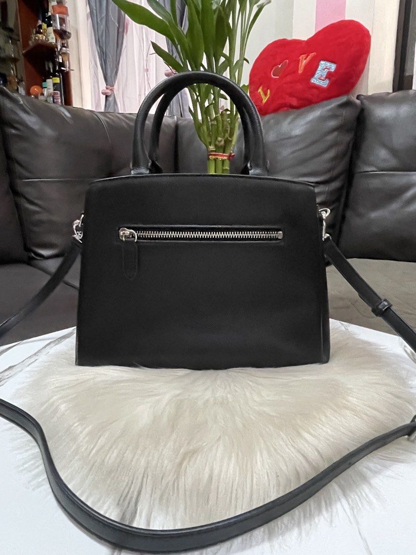 DKNY Top Handle Bag (Authentic) (Category: Cross-body Bags) located in Mandaue City. Submitted by ludz_0246 (Listing ID 1459843594, Image 3). Description: 💯% Guaranteed Original In 28cm Bought From US With Original Tag Price No flaw Actual Photo .