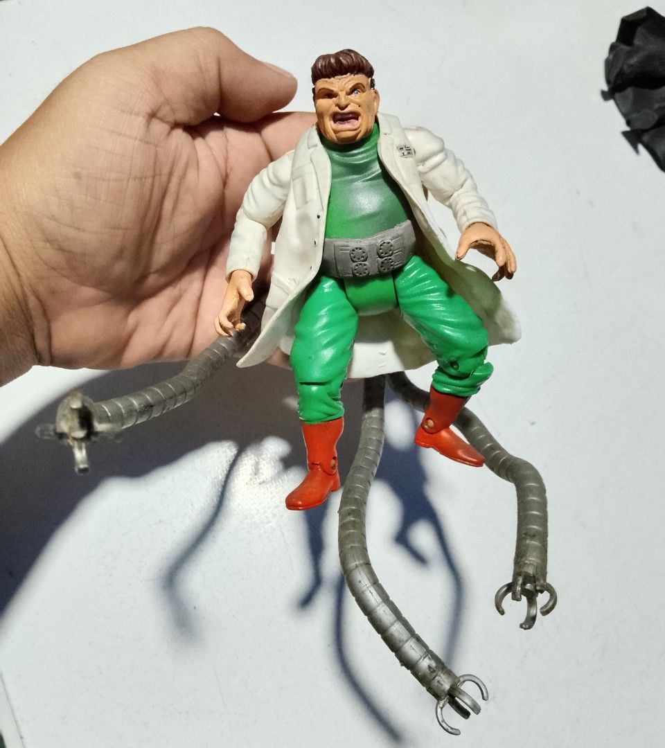 Doc Ock Toybiz Action figure (Category: Figurines & Statues) located in San Pedro. Submitted by verge123 (Listing ID 1459779626, Image 1). Description: loose used toy biz missing one tentacle (pls see pics for details) no accessories included bawal sa maselan at maarte loc Pacita San Pedro Laguna.