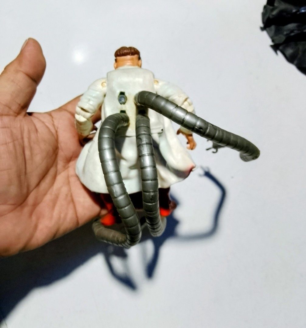 Doc Ock Toybiz Action figure (Category: Figurines & Statues) located in San Pedro. Submitted by verge123 (Listing ID 1459779626, Image 2). Description: loose used toy biz missing one tentacle (pls see pics for details) no accessories included bawal sa maselan at maarte loc Pacita San Pedro Laguna.
