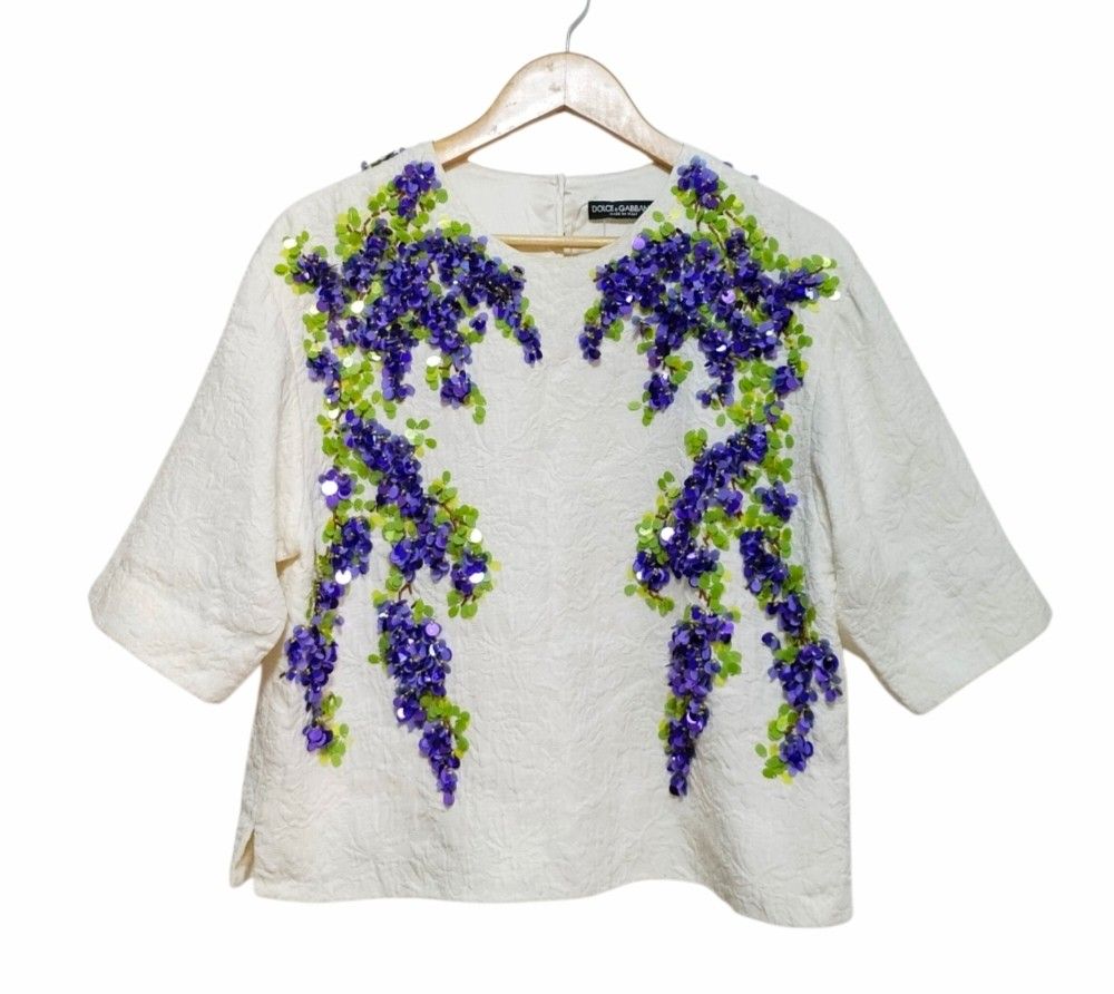 DOLCE & GABBANA jacquard Sequined top (Category: Luxury Apparel) located in Caloocan City. Submitted by modishthriftstore (Listing ID 1459727669, Image 1). Description: Like New Soft material with silk. lining snap buttons (nape) Large -XL size S: 19.5 21 inches width L: 21 loc: Rainbow Village 5 North Caloocan.