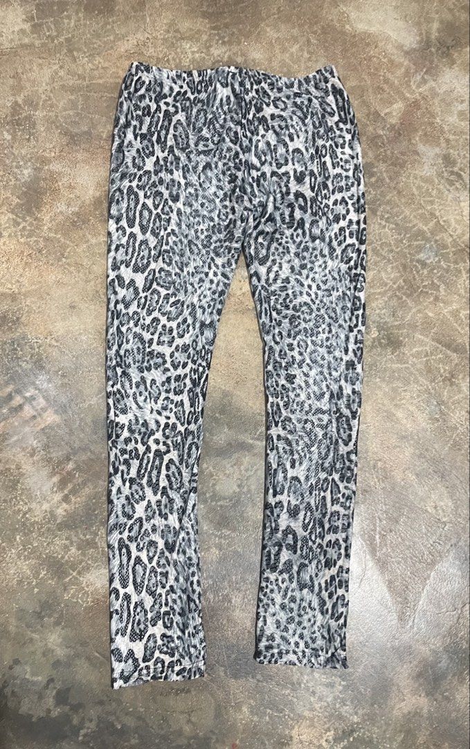 Dolce & Gabbana leggings (Category: Other Bottoms) located in Davao. Submitted by mj_designervintagecurator (Listing ID 1459806761, Image 3). Description: 📌vintage leggings 📌waist 26-30/ hips 34-40- legs 16-18-/ length 36 inches.