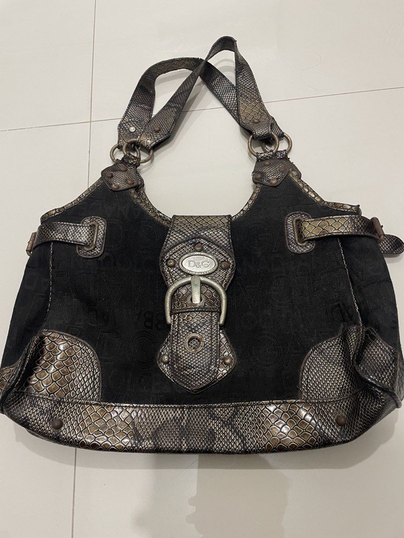 Dolce & Gabbana Snake Skin Shoulder Bag (Category: Shoulder Bags) located in Manila. Submitted by saintjohnn (Listing ID 1459740438, Image 2). Description: Flaws: Minor rusting on the metal hardware and the inner zipper is broken. .