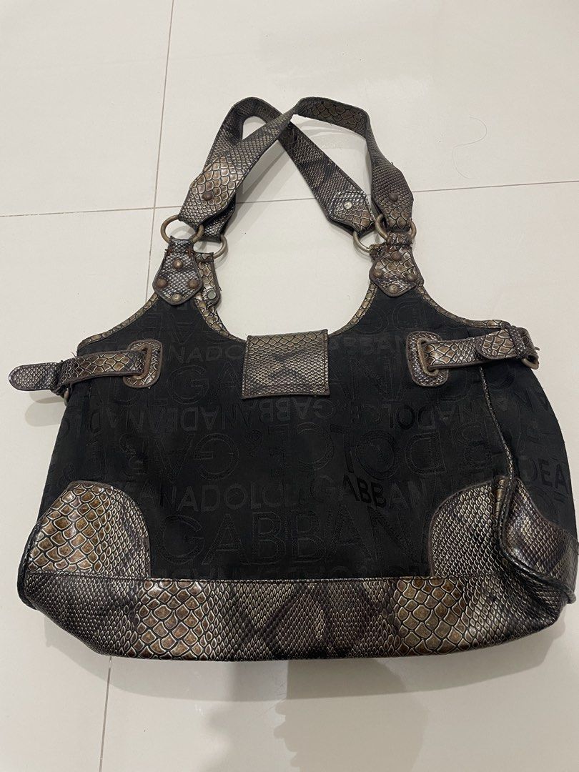 Dolce & Gabbana Snake Skin Shoulder Bag (Category: Shoulder Bags) located in Manila. Submitted by saintjohnn (Listing ID 1459740438, Image 3). Description: Flaws: Minor rusting on the metal hardware and the inner zipper is broken. .
