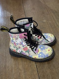 (Category: ) located in . Submitted by cbcloset (Listing ID 1459803902, Image 1). Description: .