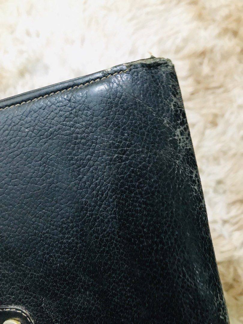 DUNHILL USED LONG WALLET (Category: Wallets & Card Holders) located in Gamu. Submitted by 2022bagsbunny (Listing ID 1459718224, Image 2). Description: .