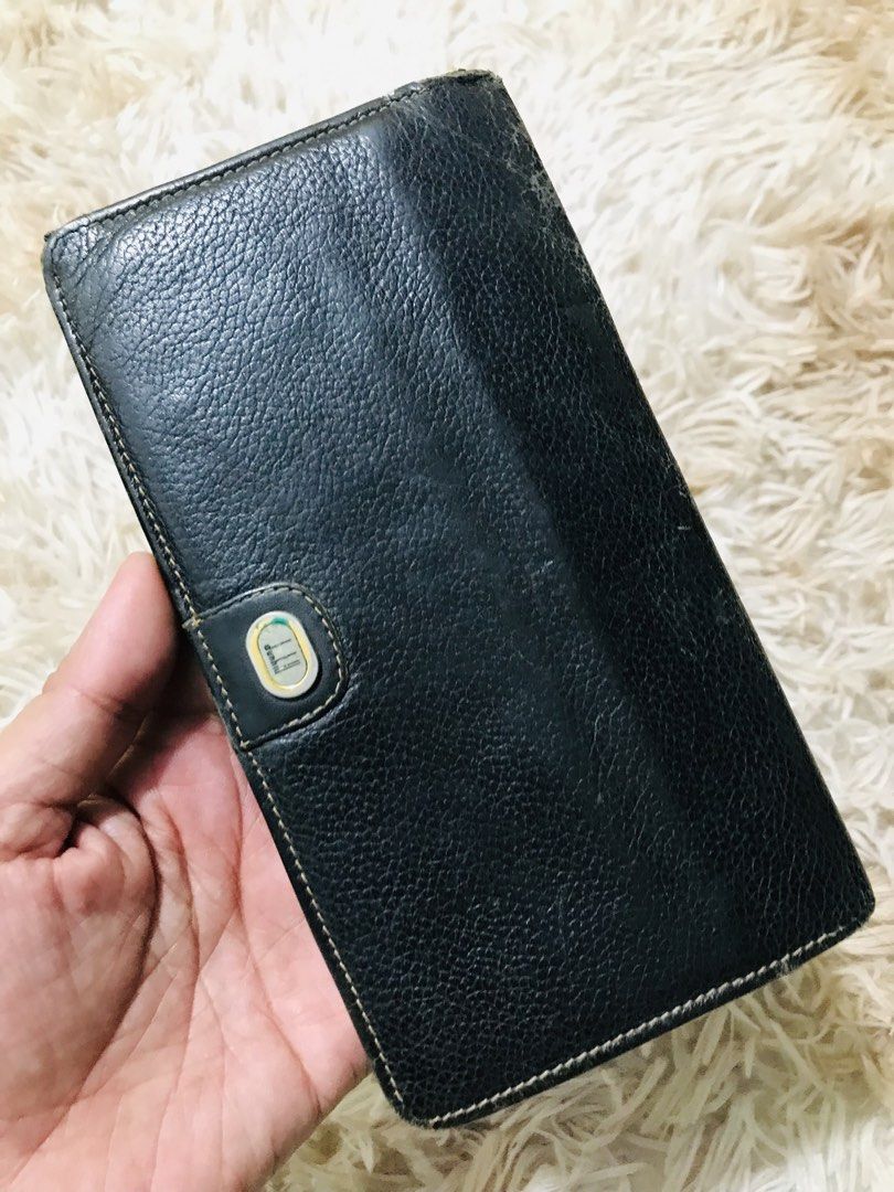 DUNHILL USED LONG WALLET (Category: Wallets & Card Holders) located in Gamu. Submitted by 2022bagsbunny (Listing ID 1459718224, Image 1). Description: .