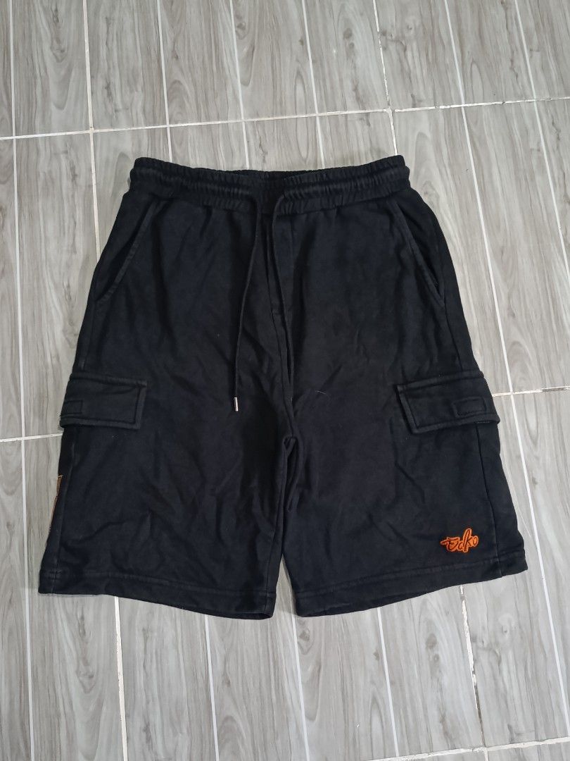 ECKO UNLIMITED CARGO SWEAT SHORT (Freeshipping) (Category: Shorts) located in Quezon City. Submitted by gyl-stop (Listing ID 1459755854, Image 1). Description: free shipping 29-36 x 21.5 excellent condi cr: 9.5/10 issue: none.