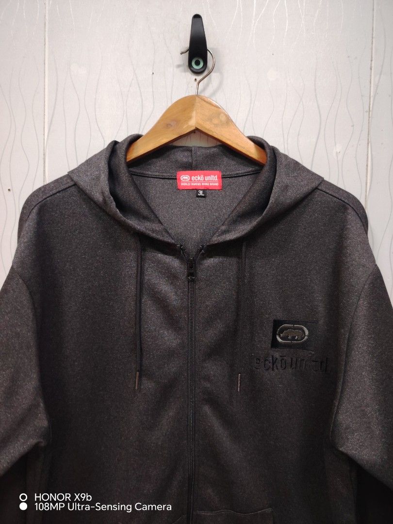 Ecko Unltd. Grey Zip-Up Hoodie (Category: Hoodies) located in Navotas City. Submitted by focalpoint2782 (Listing ID 1459780520, Image 2). Description: - Length 29 - Width 25 - Grey Ecko Unltd. zip-up hoodie - Size: 3XL - Features classic embroidered Ecko logo on chest - Includes hood and front pockets - Ideal for casual everyday wear Location : Navotas City Currier : Lalamove Or J&t Express Mop : Cash Or Gcash Payments.