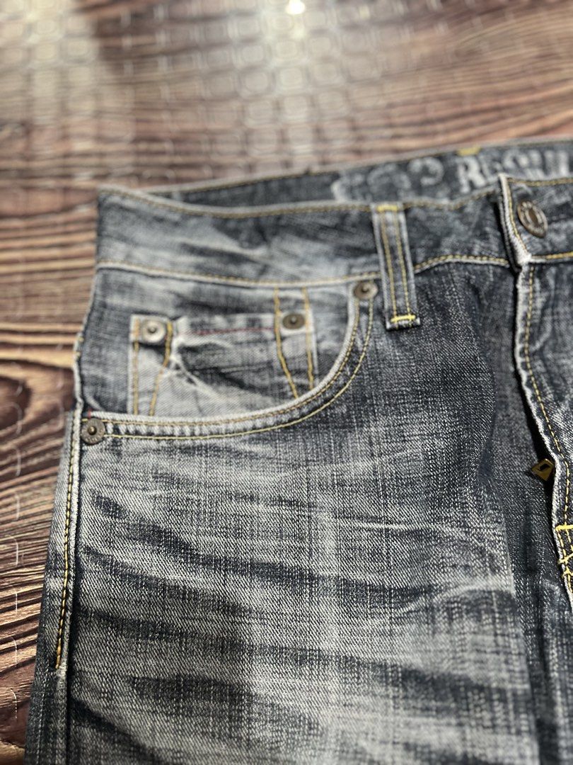 EDWIN EG503 Regular Fit Jeans 29x32 (Category: Jeans) located in Manila. Submitted by okeanos (Listing ID 1459758116, Image 2). Description: - EDWIN Jeans - Regular Fit - Size: 29x32 - Dark Wash Denim with Faded Look - Unique Red Zipper Detail on Pocket - Classic Five-Pocket Styling - Ideal for Everyday Wear.