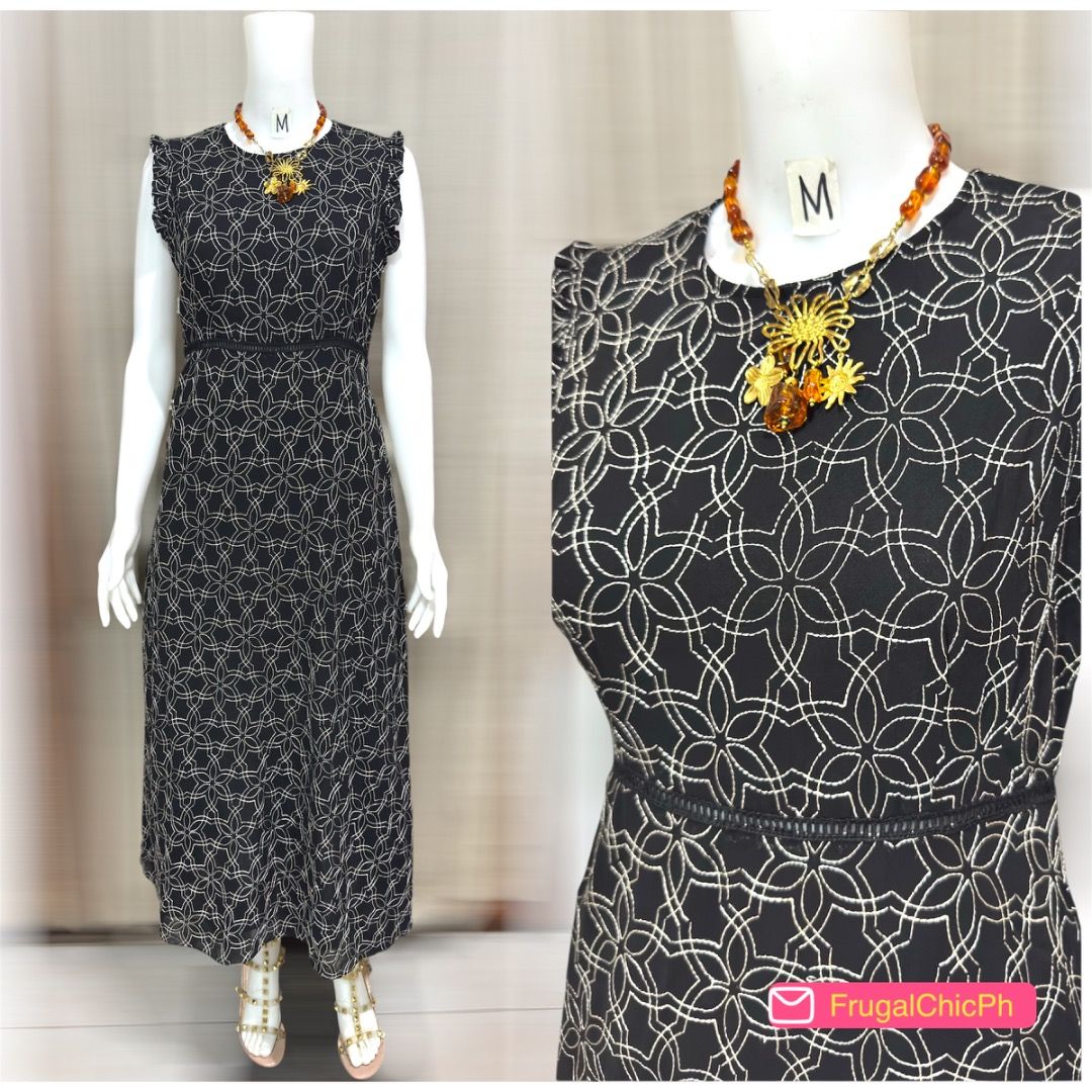 Embroidered Black Shift Dress (Category: Dresses) located in Cotabato. Submitted by thefashionproject88 (Listing ID 1459733391, Image 1). Description: Mine: Php 380 ☝🏻accessories not included Mannequin’s Height is 5’8” W/ Vital Stat: Bust 32”, Waist 25”, Hips 32” Note: For Preowned/Used Items, please manage your expectation. If you are meticulous w/ flaws or used clothing, I suggest you bid on a new or excellent used condition items to save us a