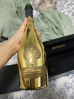 (Category: ) located in . Submitted by brandedluxuryshop (Listing ID 1459897437, Image 1). Description: .