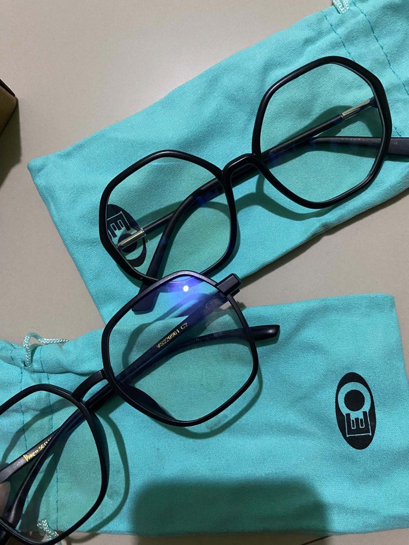 EO Executive Optical Eyeglasses with Cases and Box (Category: Sunglasses & Eyewear) located in San Pablo. Submitted by ashrein (Listing ID 1459761072, Image 2). Description: With pouch Bago pa Get 2 for 199 only.