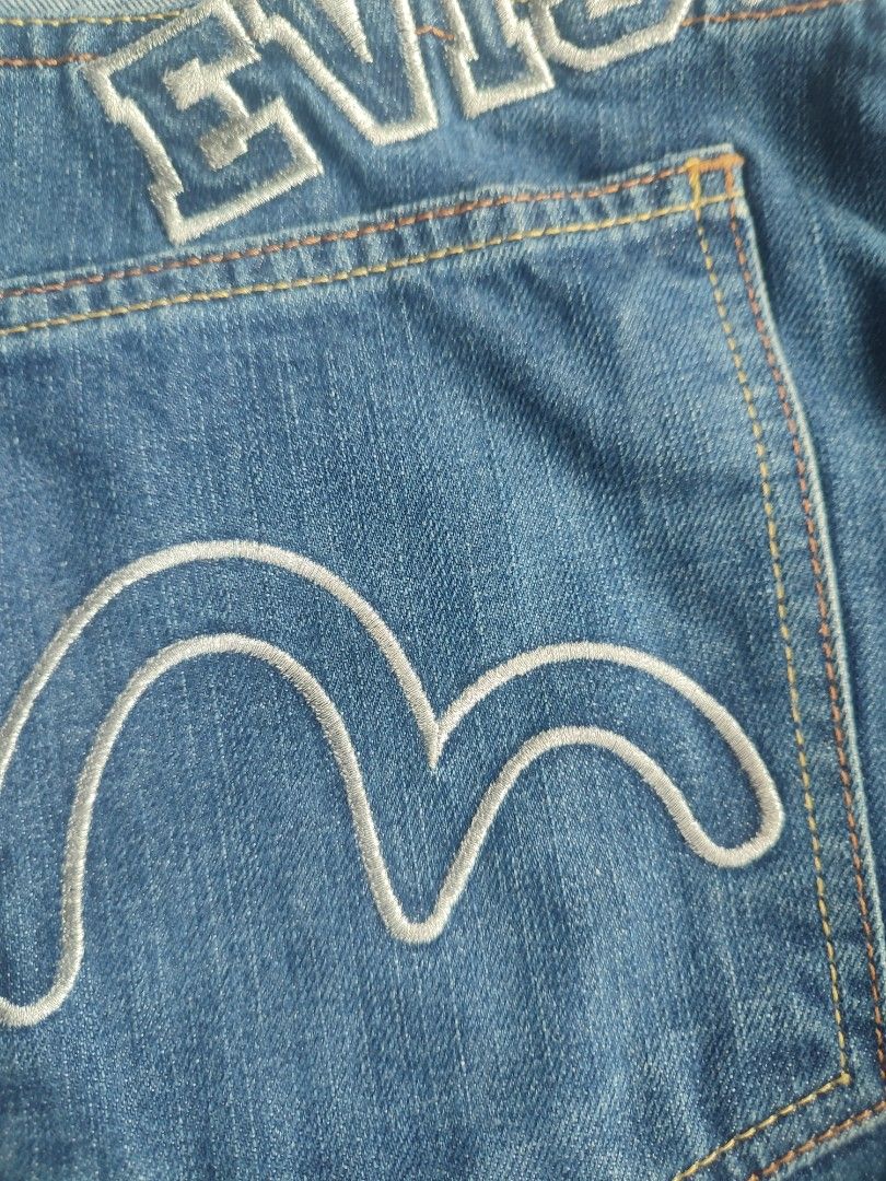 Evisu Genes Denim Jeans Long Jorts (Category: Jeans) located in Caloocan City. Submitted by krarens.segundamano (Listing ID 1459783463, Image 3). Description: - Brand: Evisu - Style: Wide leg cropped denim jeans - Wash: Classic blue - Features: Iconic Evisu logo on back pockets - Closure: Button and zip front - Look: Ideal for casual streetwear.