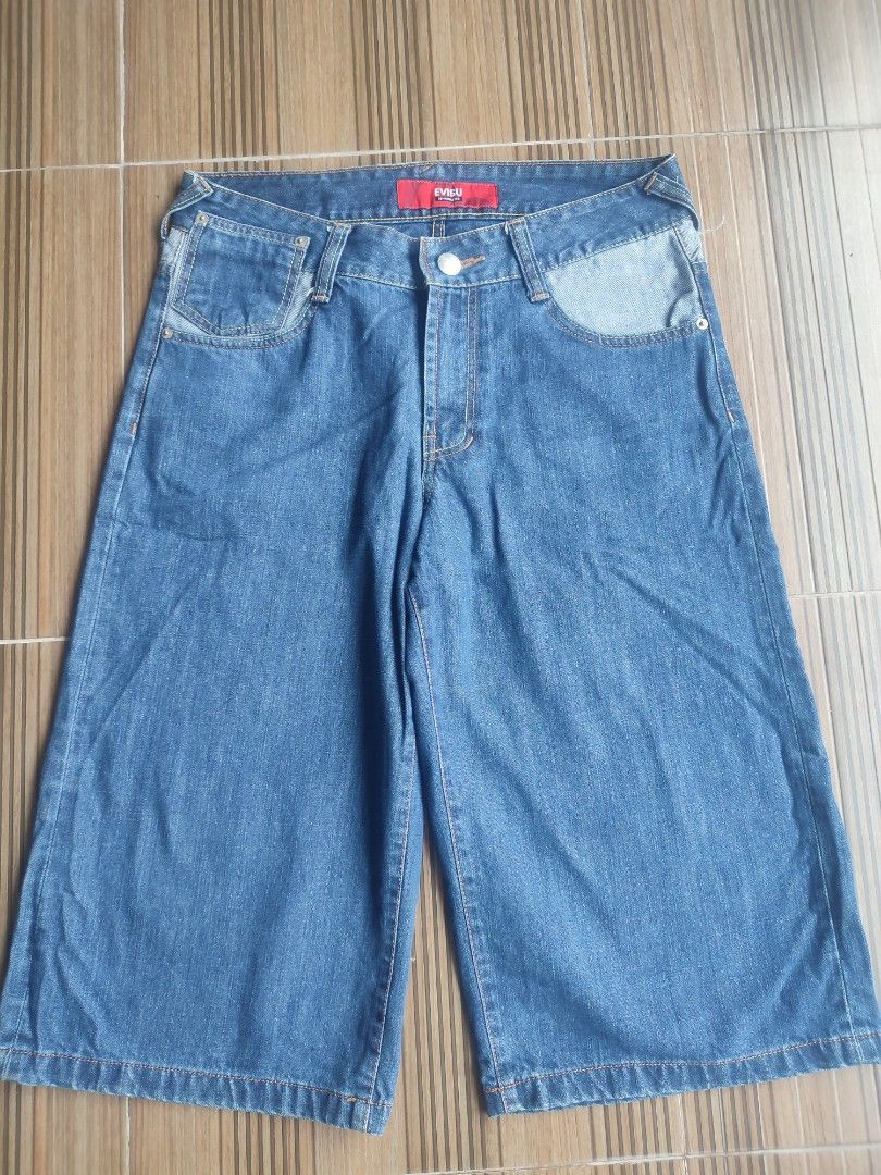Evisu Genes Denim Jeans Long Jorts (Category: Jeans) located in Caloocan City. Submitted by krarens.segundamano (Listing ID 1459783463, Image 2). Description: - Brand: Evisu - Style: Wide leg cropped denim jeans - Wash: Classic blue - Features: Iconic Evisu logo on back pockets - Closure: Button and zip front - Look: Ideal for casual streetwear.