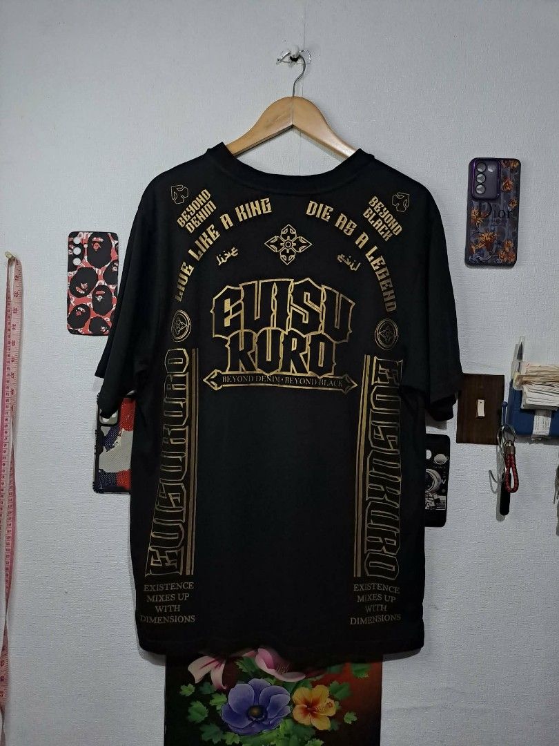 Evisu Kuro Metallic Gold Print (Category: Tshirts & Polo Shirts ) located in Manila. Submitted by yaseen_73 (Listing ID 1459733651, Image 1). Description: Evish Kuro " Live Like A King & Die As A Legend " Big Print With Seagull Front Logo Crew Neckline Solid Black Streetwear Wearing Size : XL on Tag Dimensions : Please Refer to the Photo Color Rate : 9.9/10 No Issue Nearly New Condition or Best Offer 🔥🔥🔥 PRE - OWNED 🔥🔥🔥 Courier : J&T x Lala