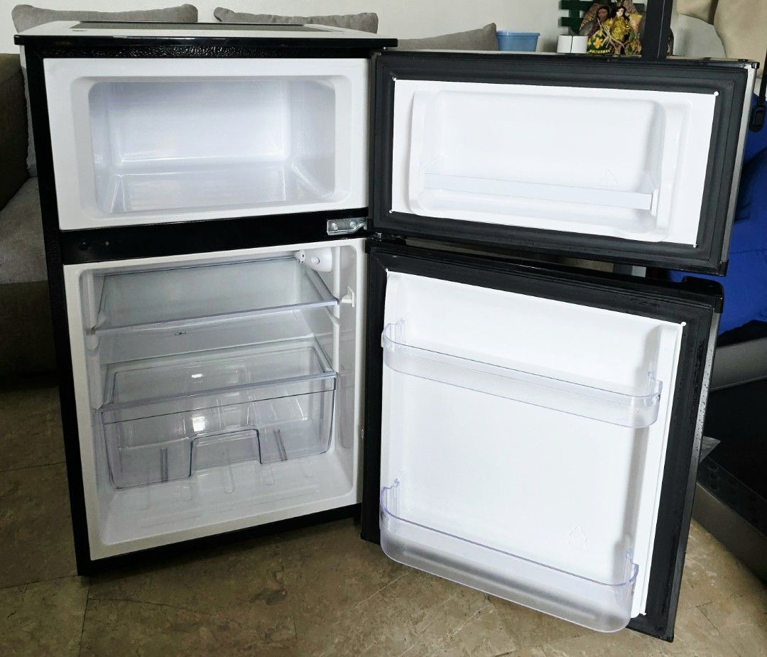 EZY Direct Cool Mini Refrigerator (Category: Refrigerators and Freezers) located in Marikina City. Submitted by royal_seller (Listing ID 1459762023, Image 2). Description: FOR SALE: EZY ES-88FA 2-Door Refrigerator – 3.2 cu. ft. ₱6,000 Specifications: • 3.2 cu. ft. capacity • 2-door personal refrigerator • Table top • Glass shelves • Large freezer • Low noise • Stainless steel finish Condition: • Bought on August 2024 • In good working condition •