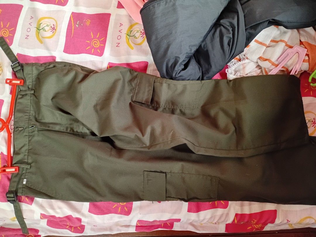 FATIGUE PANTS (Category: Jeans) located in Bacoor. Submitted by yaniracha__ (Listing ID 1459740975, Image 2). Description: pm lng po if interested thankyy ✨️ waist 32 length 38 hips 38.