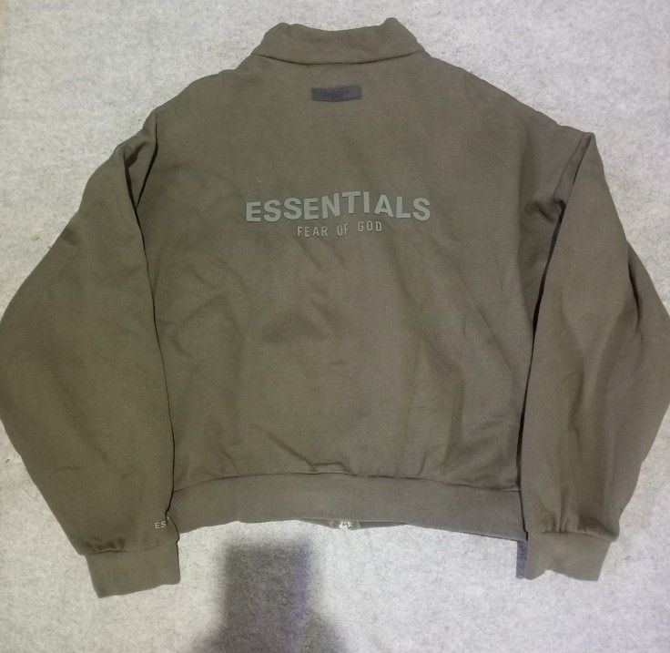 Fear of god Essential jacket (Category: Activewear) located in Cebu City. Submitted by sukitriftshop474747 (Listing ID 1459714334, Image 3). Description: Excellent condition No issue Size XL 25x25 Colorate 10/10 Authentic.