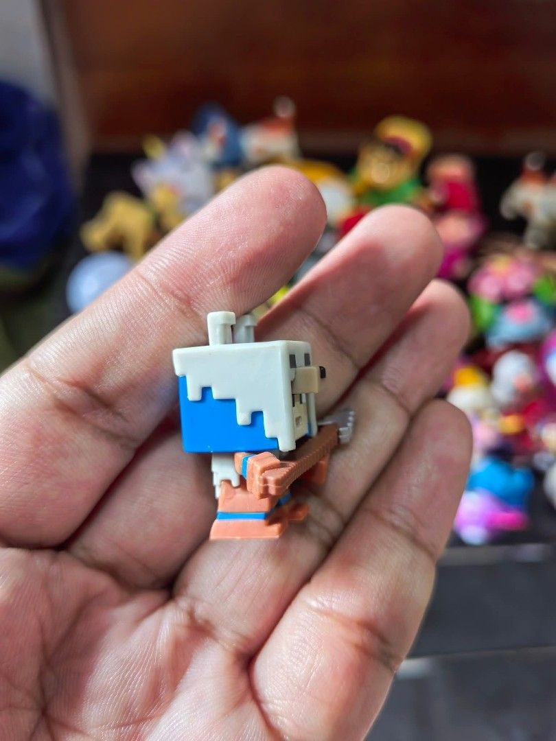 Figure - Hex in Fur Armor (Category: Figurines & Statues) located in Cebu City. Submitted by dudes_villanueva (Listing ID 1459735955, Image 2). Description: Figure - Hex in Fur Armor 📌 Character from the Minecraft Dungeons Redstone Monstrosity Mangle Battle Set by Mattel..