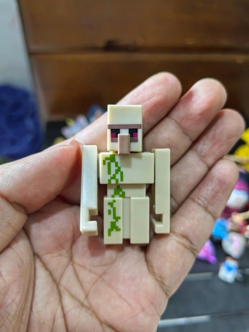 Figure - Minecraft Iron Golem Mini Figure. (Category: Designer & Blind Box Toys) located in Cebu City. Submitted by dudes_villanueva (Listing ID 1459735751, Image 1). Description: Figure - Minecraft Iron Golem Mini Figure. 📌 In excellent condition..