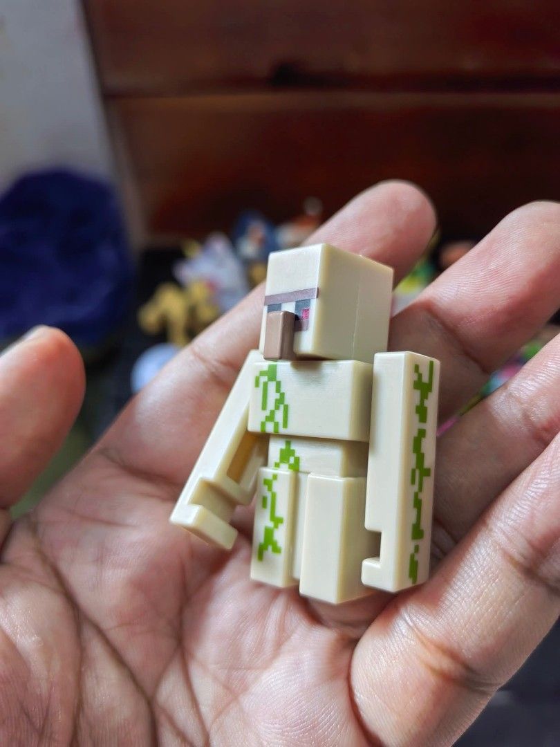 Figure - Minecraft Iron Golem Mini Figure. (Category: Designer & Blind Box Toys) located in Cebu City. Submitted by dudes_villanueva (Listing ID 1459735751, Image 3). Description: Figure - Minecraft Iron Golem Mini Figure. 📌 In excellent condition..