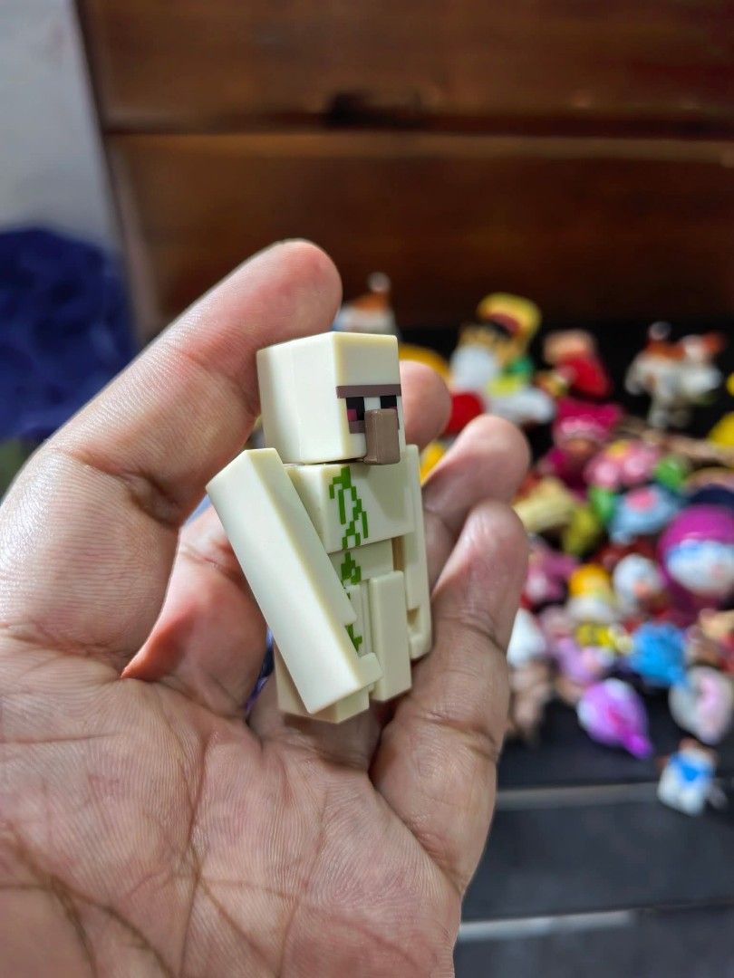 Figure - Minecraft Iron Golem Mini Figure. (Category: Designer & Blind Box Toys) located in Cebu City. Submitted by dudes_villanueva (Listing ID 1459735751, Image 2). Description: Figure - Minecraft Iron Golem Mini Figure. 📌 In excellent condition..