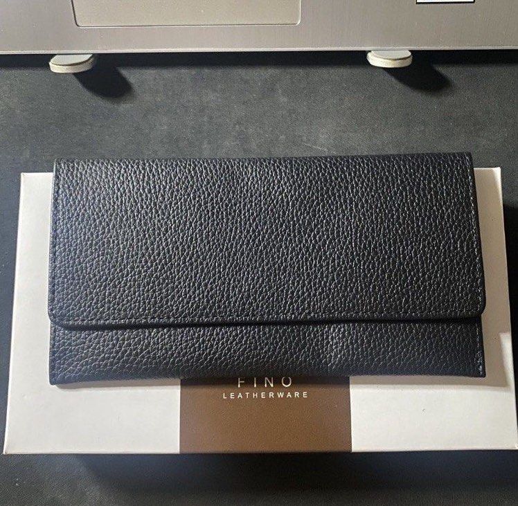 FINO LEATHERWARE Black Leather Long Wallet (Category: Wallets & Card holders) located in Manila. Submitted by bd10eclutters (Listing ID 1459884056, Image 1). Description: - Brand: FINO LEATHERWARE - Material: Genuine Leather (Textured) - Color: Black - Style: Long Wallet, Classic Design.