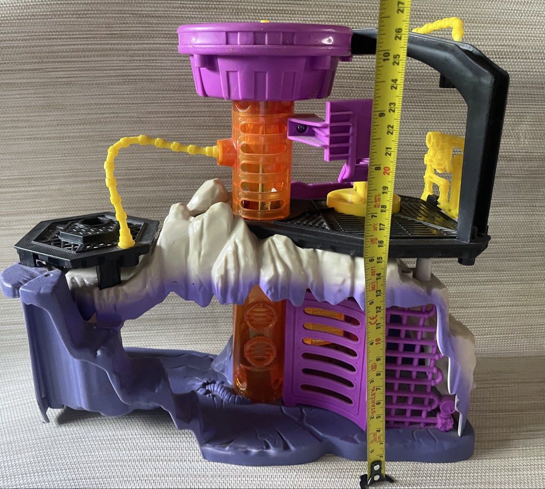 Fisher-Price Imaginext DC Comics Penguin Playset (Category: Action & Battle Toys) located in Davao. Submitted by shauitoys2019 (Listing ID 1459855773, Image 3). Description: Playset no figure.