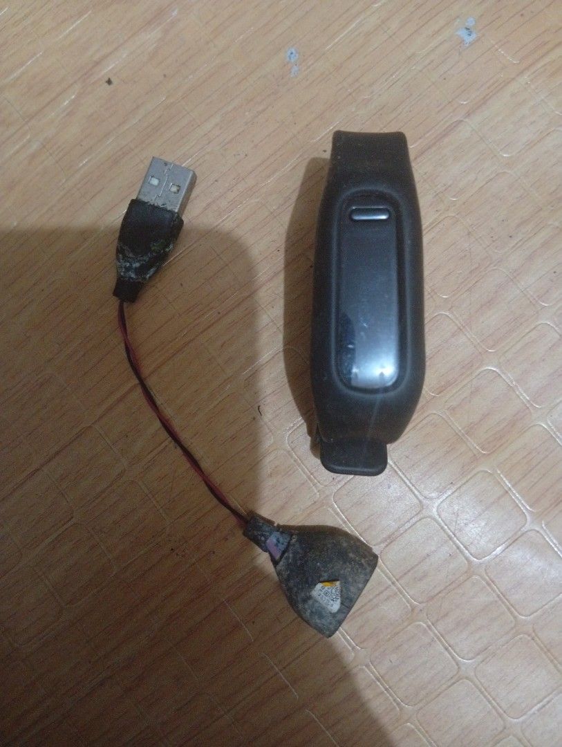Fitbit One (Category: Wearables & Smart Watches) located in Manila. Submitted by francismanx94 (Listing ID 1459825353, Image 1). Description: No power, battery needs replacement, just have it replaced. Comes with charging cable and a wrist watch band.