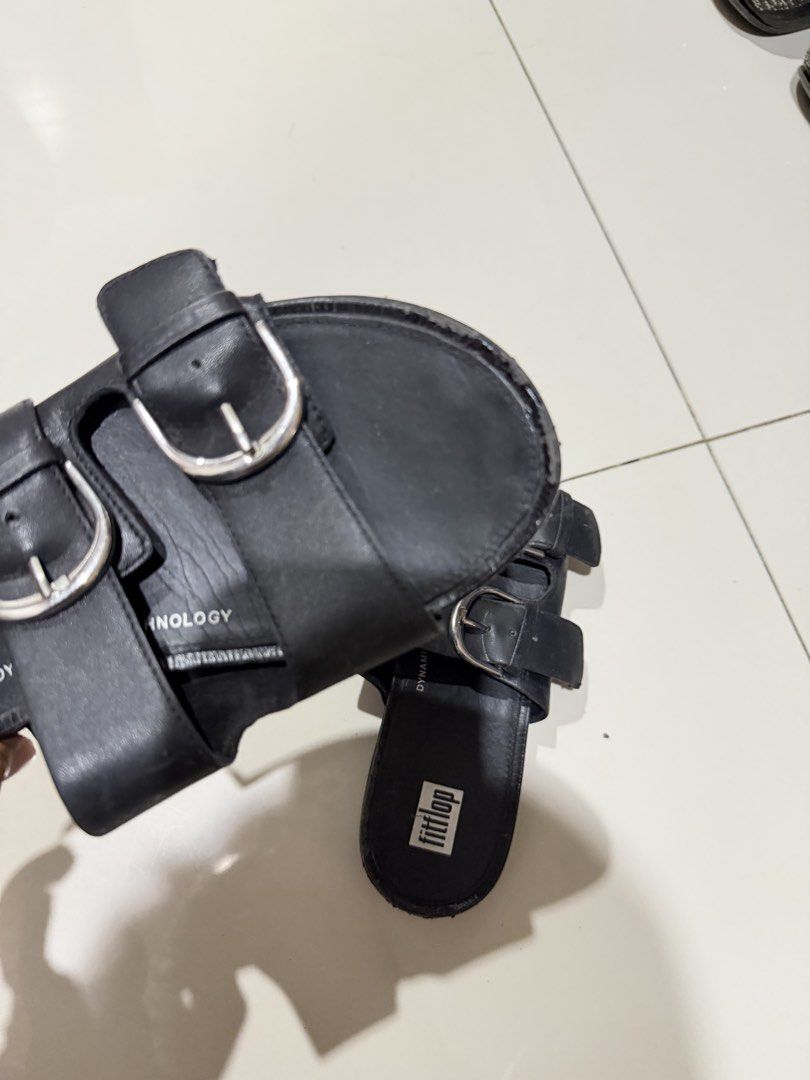 Fitflop US 6 (Category: Flats & Sandals) located in Caloocan City. Submitted by ai_declutter (Listing ID 1459820916, Image 2). Description: Nakatago lang kaya naluma.