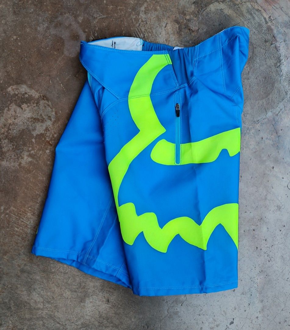 Fox Racing Demo Riding short (Category: Shorts) located in Davao. Submitted by st333tcartel (Listing ID 1459769485, Image 2). Description: Size 36 Waist 32-36 Length 22.5 Leg opening 11 Issue:slight washable stain check last two pics..