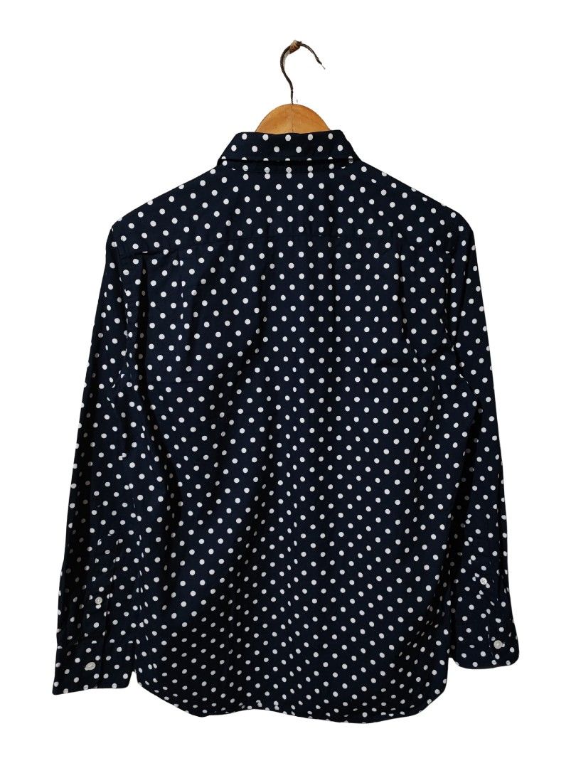 FRED PERRY POLKA DOT BUTTON-DOWN LONG SLEEVES (Category: Formal Shirts) located in Iloilo. Submitted by gooddimes (Listing ID 1459817162, Image 2). Description: Fred Perry Polka Dot Button-Down Long Sleeves Authentic Dark Blue color Size on tag: Small Dimes: 19Wx27L Issue/s: None, need wash Color rate: 10/10 Like new condition ₱1,500 Reminders: - All items are thrifted, please manage your expectations - Color may vary due to lighting - Please was