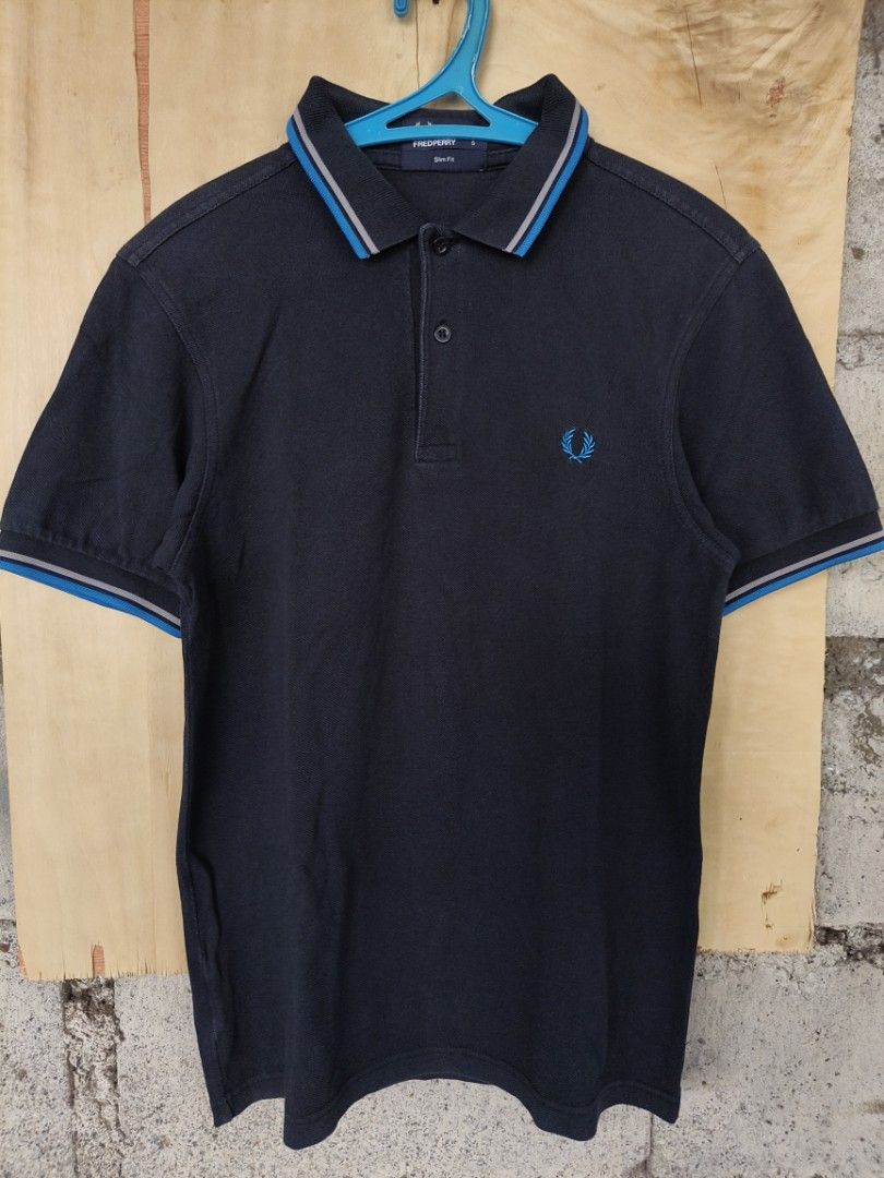 Fred Perry polo shirt (Category: Tshirts & Polo Shirts ) located in La Carlota. Submitted by a_leam_art (Listing ID 1459778163, Image 1). Description: Embroidered logo 📍Dimes: W18 x L26 (S on tag) 📍Condition: Excellent 📍Issue: --- 📍Color rate: 10/10 FREE SHIPPING ON THE GIVEN PRICE.