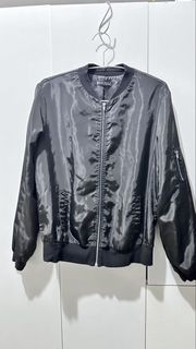 (Category: ) located in . Submitted by herr.boutiqu3.2 (Listing ID 1459785978, Image 1). Description: .