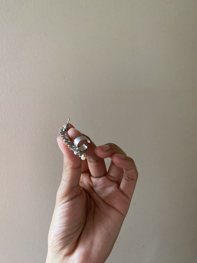 FREE random accessories (Category: Body Jewelry) located in Batangas. Submitted by v.ukay (Listing ID 1459718160, Image 2). Description: turban, pins, earrings TAKE ALL FOR FREE for a minimum purchase of P150.