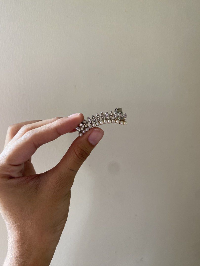 FREE random accessories (Category: Body Jewelry) located in Batangas. Submitted by v.ukay (Listing ID 1459718160, Image 3). Description: turban, pins, earrings TAKE ALL FOR FREE for a minimum purchase of P150.