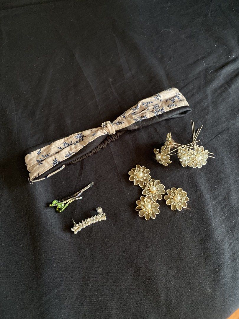 FREE random accessories (Category: Body Jewelry) located in Batangas. Submitted by v.ukay (Listing ID 1459718160, Image 1). Description: turban, pins, earrings TAKE ALL FOR FREE for a minimum purchase of P150.