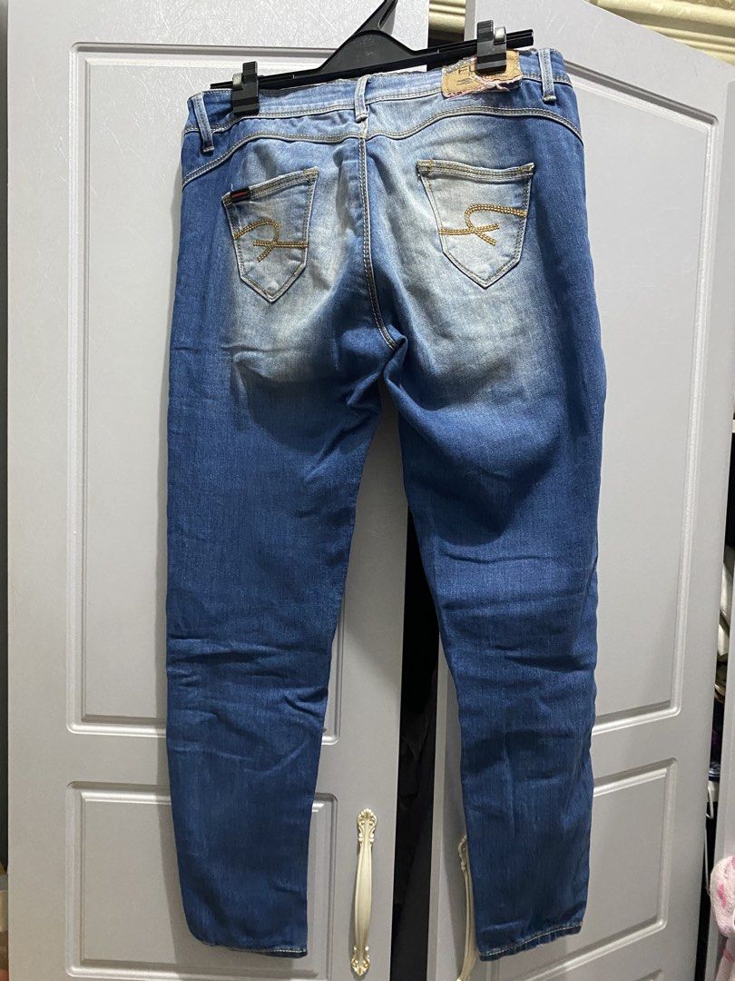 Fubu skinny jeans (Category: Jeans) located in Manila. Submitted by kate________ (Listing ID 1459809282, Image 3). Description: .