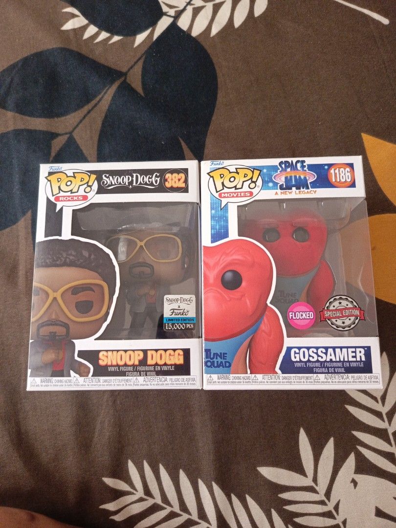 Funko pop (Category: Designer & Blind Box Toys) located in Meycauayan. Submitted by keziah0909 (Listing ID 1459712036, Image 1). Description: both vaulted funko snoop dogg le 15kpc gossamer flocked se.