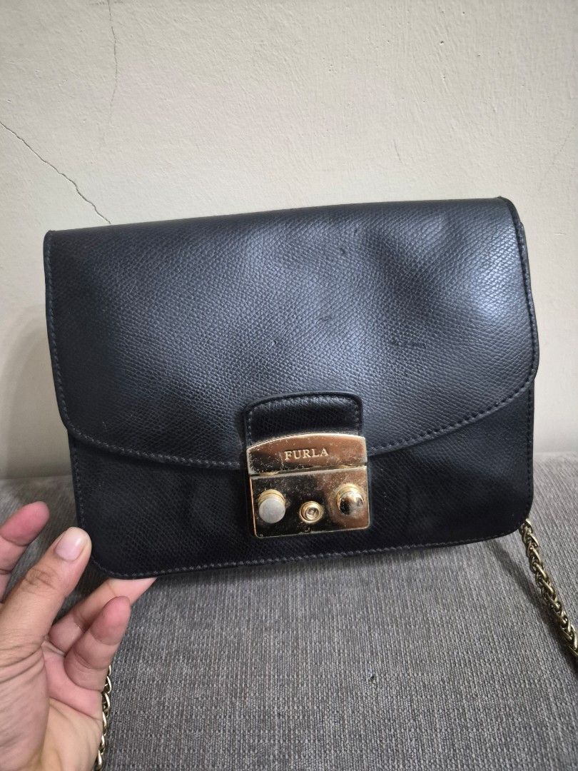 Furla Metroplis Bag (Category: Cross-body Bags) located in Pilar. Submitted by robaticzx (Listing ID 1459860866, Image 1). Description: .