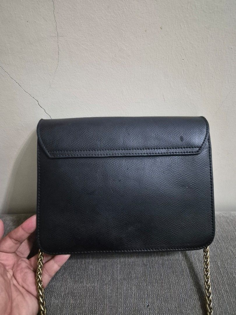 Furla Metroplis Bag (Category: Cross-body Bags) located in Pilar. Submitted by robaticzx (Listing ID 1459860866, Image 2). Description: .