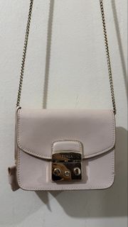 (Category: ) located in . Submitted by lovegclothingph (Listing ID 1459824751, Image 1). Description: .